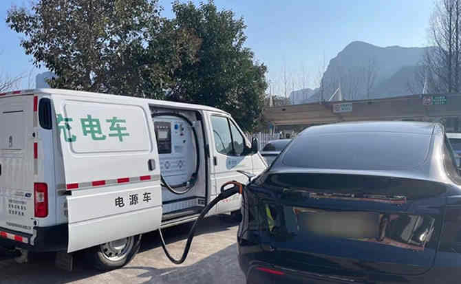 金城江区汽车搭电